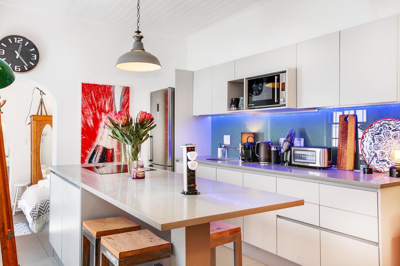 Backup-Powered Art Deco Cottage In De Waterkant เคปทาวน์ ภายนอก รูปภาพ