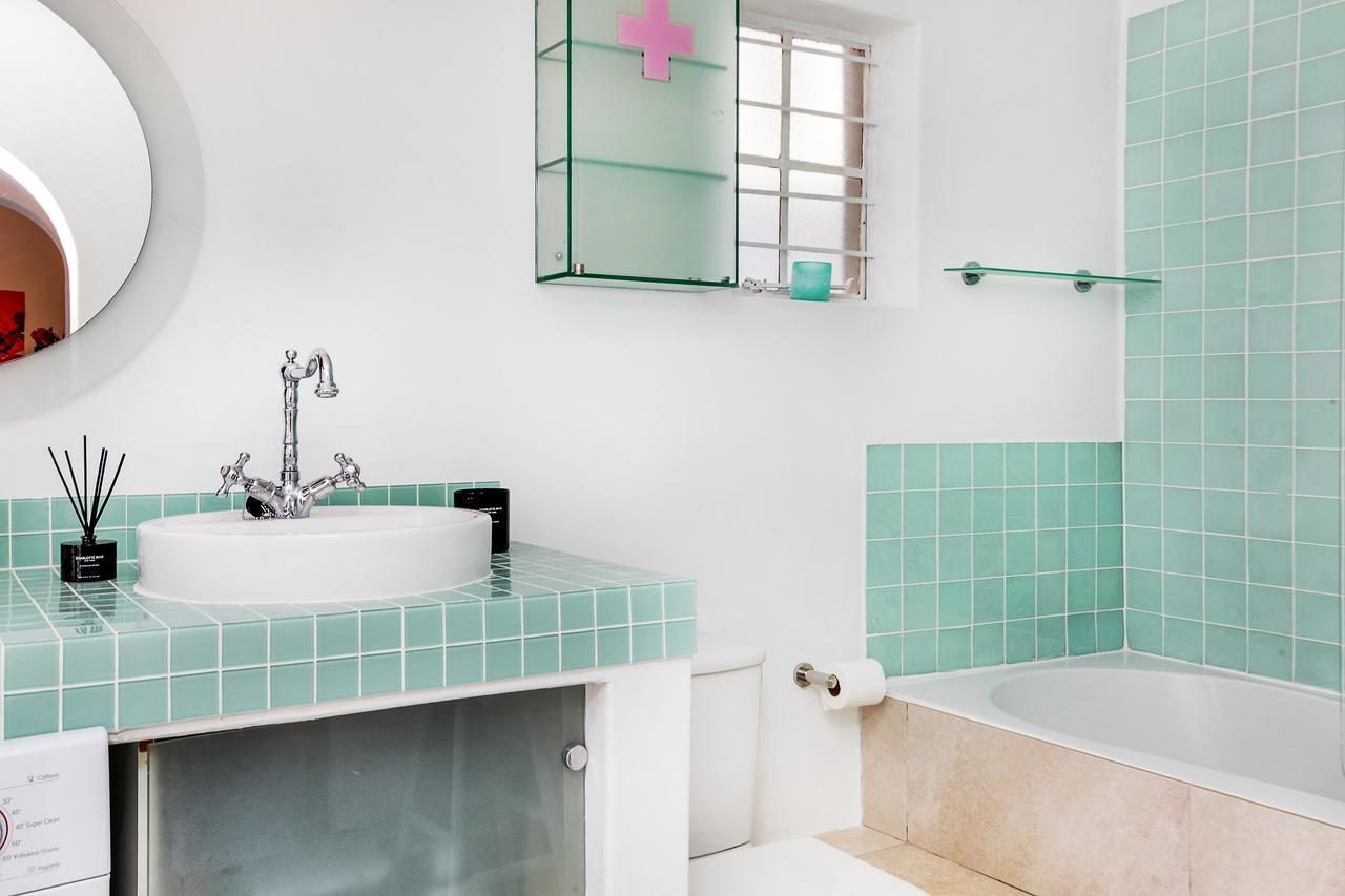 Backup-Powered Art Deco Cottage In De Waterkant เคปทาวน์ ภายนอก รูปภาพ